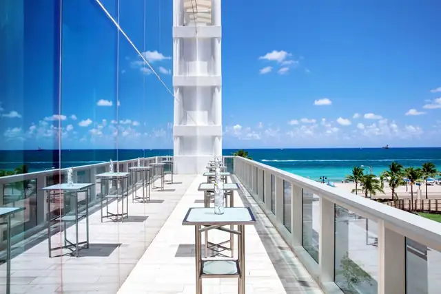 Conrad Fort Lauderdale Beach a Fort Lauderdale, veduta esterna dell'hotel sul mare
