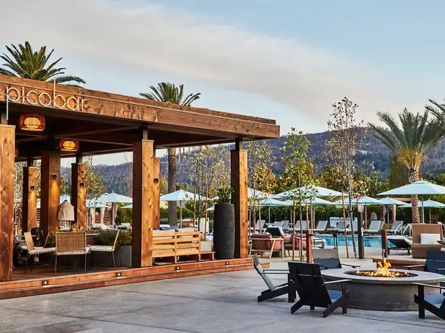 Solage a Calistoga, area relax esterna in legno