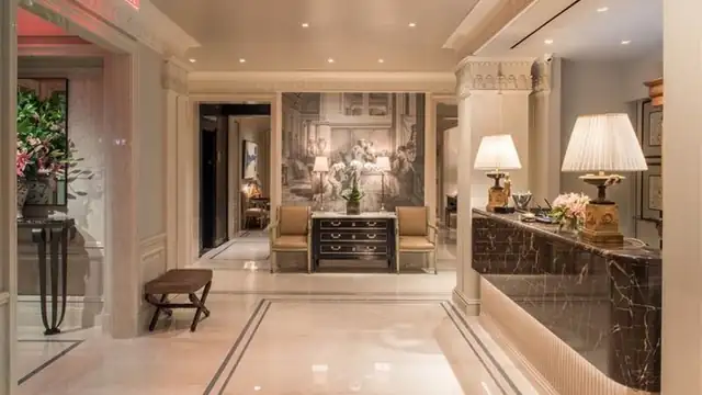 The Lowell a New York, elegante hall con pavimento in marmo