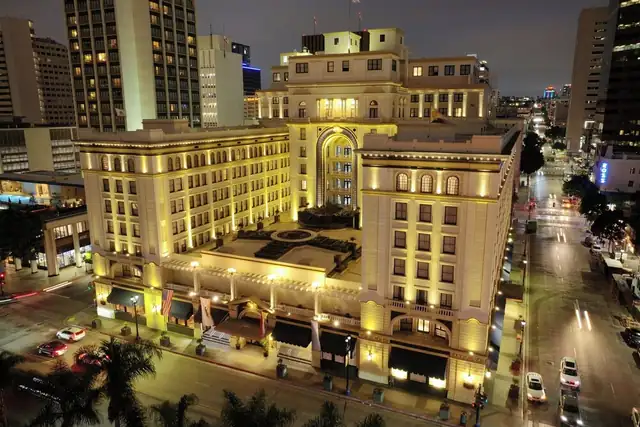The US Grant a San Diego, facciata dell'hotel storico con cortile centrale
