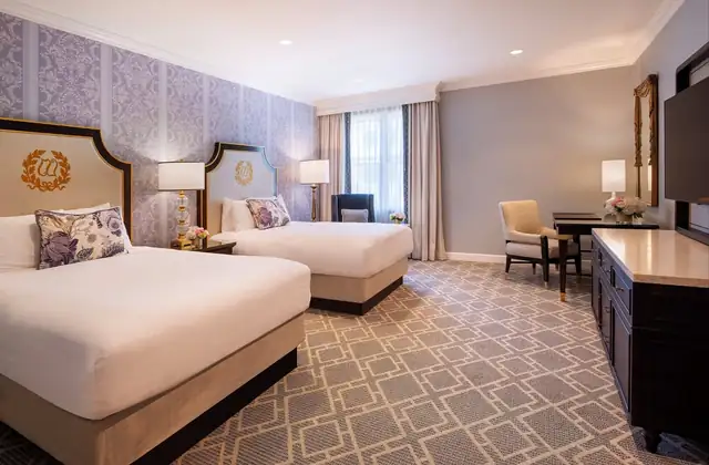The Willard InterContinental a Washington D.C., camera con due letti, scrivania e televisore