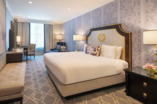 The Willard InterContinental a Washington D.C., camera con letto grande, scrivania e divano