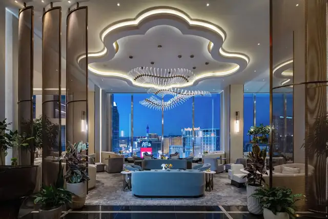 Waldorf Astoria a Las Vegas, hall moderna con ampia zona salotto